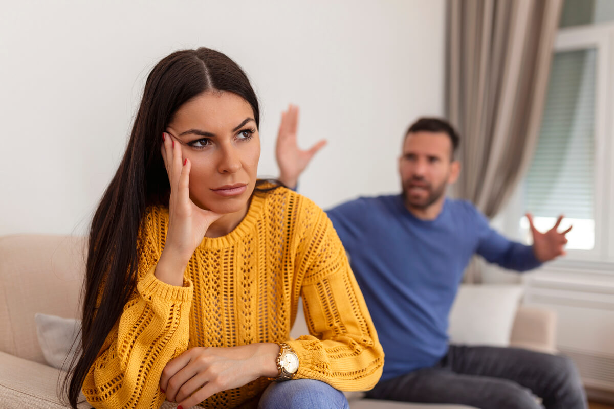 young-couple-having-argument-conflict-bad-relationships
